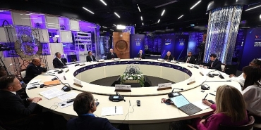 rusya-devlet-baskani-vladimir-putin-atom-muzesini-ziyaret-etti.jpg