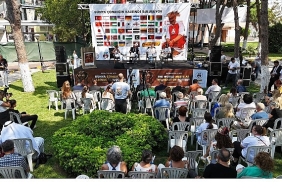 uluslararasi-menemen-comlek-festivaline-gorkemli-acilis.jpg