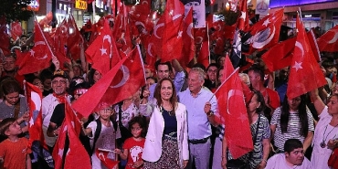 yilmaz-ozdil-ve-korcan-karar-karsiyakada.jpg