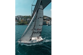 zafer-bayrami-coskusu-istanbul-bogazinda-kutlandi.jpg