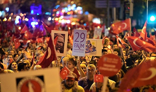 bornovada-cumhuriyet-bayramina-coskulu-kutlama.jpg