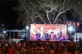 cumhuriyet-her-yerde-bayram-coskusunu-doruga-cikardi.jpg