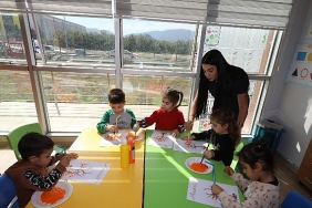 efes-selcukta-tarim-iscisi-kadinlarin-cocuklari-deppo-efes-masal-evine-emanet.jpg