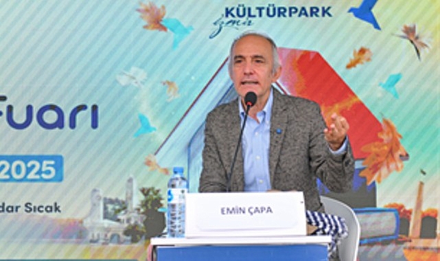 emin-capa-ve-sema-soykan-izkitapta-okuyucularla-bulustu.jpg