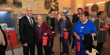 iettden-dunya-yaslilar-gununde-anlamli-ziyaret.jpg