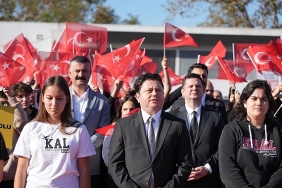 kadikoyde-29-ekim-kutlamalari-mesale-yakma-toreni-ile-basladi.jpg
