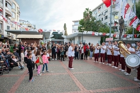 karsiyakada-7den-77ye-cumhuriyet-coskusu.jpg