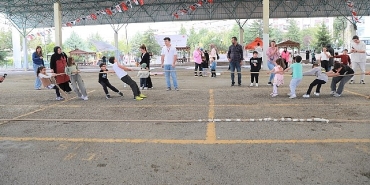 keciorendeki-sokak-oyunlari-festivalinde-doyasiya-eglence.jpg