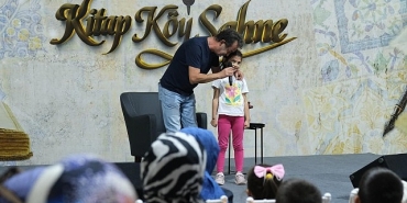 kilavuz-kitap-koyu-fuara-renk-katiyor.jpg