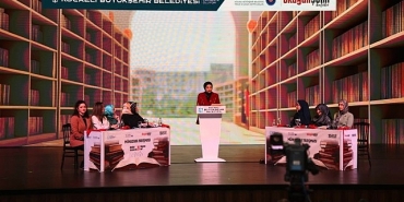 kitap-fuarinda-munazara-ve-muzikal-tiyatro-bir-arada.jpg