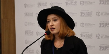 kitaplarin-perisi-yapay-zekaya-karsi-uyardi.jpg