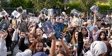 kocaeli-kitap-fuarinda-kitap-aski-kuyruklara-sigmadi.jpg