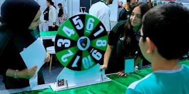 kocaeli-kitap-fuarinda-yesil-siyah-ask.jpg