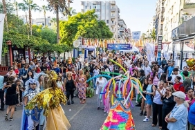 kushimoto-sokak-sanatcilari-festivali-bu-yil-da-on-binlerce-kisiyi-agirladi.jpg