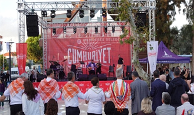 mendereste-cumhuriyet-coskusu.jpg