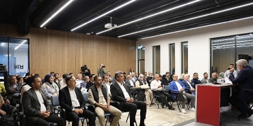 milletvekili-cakirdan-okuyucularina-siir-dinletisi.jpg