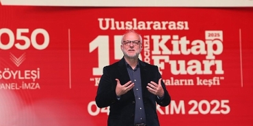 prof-dr-sayardan-kitap-fuarina-ovgu.jpg