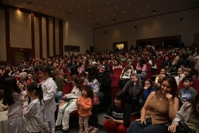 sevimli-kahramanlar-yarisiyor-tiyatrosu-miniklerle-bulustu.jpg