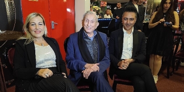 tiyatro-efsanesinden-rekor-haldun-dormen-98-yasinda-yonetmen-koltugunda.jpg