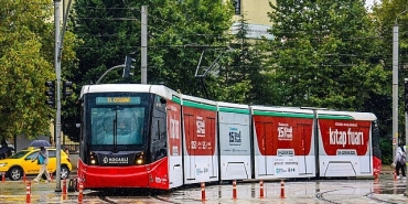 tramvaylar-kitap-fuarina-ozel-giydirildi.jpg