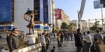 binlerce-karsiyakali-ataya-saygi-zinciri-olusturacak.jpg