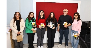efes-selcuk-belediyesinden-ogretmenlere-24-kasim-hediyesi-beyaz-zambaklar-ulkesinde.jpg