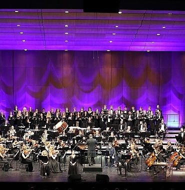 idso-denizbank-konserlerinde-ulu-ondere-son-veda-ile-saygi-durusu.jpg