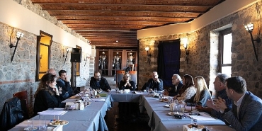 izmir-sehir-tiyatrolari-danisma-kurulu-toplandi.jpg