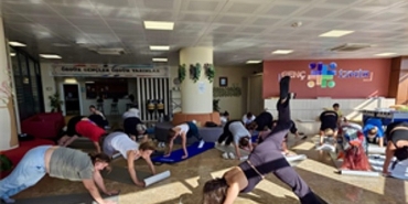 izmirli-gencler-icin-yoga-saati.jpg