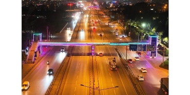 kocaeli-bilisim-fuarinin-renkleri-ust-gecitlerde.jpg