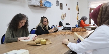 nevsehir-belediyesi-kursiyerlerine-kitap-okuma-etkinligi.jpg