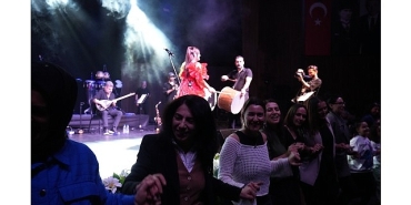 ogretmenlere-muzik-ziyafetiyle-24-kasim-tesekkuru.jpg