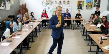 ressam-cemal-toy-renklerin-sifasini-kocaeliye-tasidi.jpg