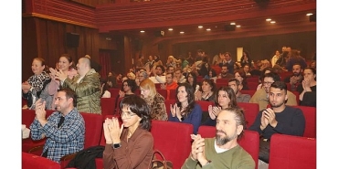 sehir-tiyatrolarinin-buyuk-ilgi-goren-oyunu-kopek-kalbi-bursada-seyirciyle-bulustu.jpg