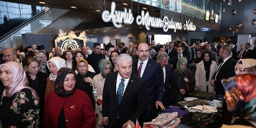 baskan-altay-17-altin-dokunuslar-festivaline-katilan-herkese-tesekkur-etti.jpg