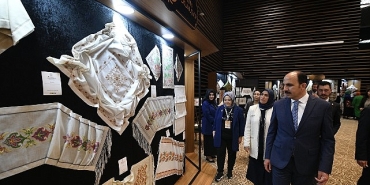 baskan-altay-17-altin-dokunuslar-sergisine-tum-sanatseverleri-davet-etti.jpg
