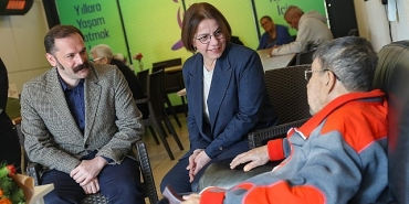 baskan-koymenden-duayen-sanatciya-ziyaret.jpg