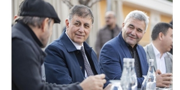baskan-tugay-gol-gazinosunda-beydagli-kadinlarla-bulustu.jpg