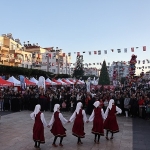 baskan-vekili-busra-ozdemir-noel-baba-festivaline-katildi.jpg
