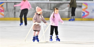 buyuksehir-kulturpark-ve-bostanlida-buz-pisti-kuruyor.jpg