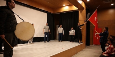 engelleri-asan-adimlar-sahneye-tasiniyor.jpg
