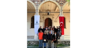 gazeteciler-izmirin-kalbinde-bulustu-bir-arada-yasamin-izlerini-takip-etti.jpg