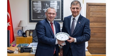 izmir-macaristan-hattinda-kardes-kent-iliskisinin-temelleri-atildi.jpg