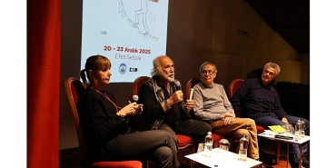 mizah-nefes-aldirir-9-izmir-mizah-festivali-panellerle-devam-etti.jpg