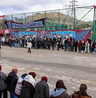 universiteli-trabzonsporlulardan-keciorende-coskulu-horon-festivali.jpg