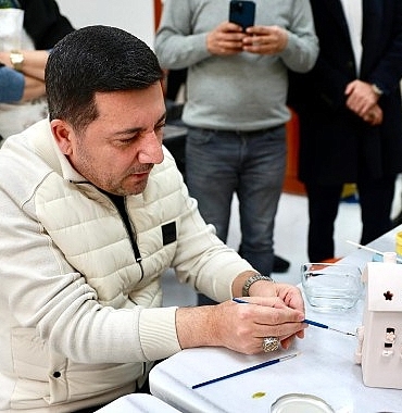 belediye-baskanimiz-rasim-ari-dekorlu-sirli-mumluk-boyadi.jpg