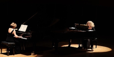iki-piyano-iki-kultur-aassmde-duygusal-konser.jpg