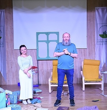 osmangazi-belediyesi-sanatseverleri-tiyatroyla-bulusturdu.jpg