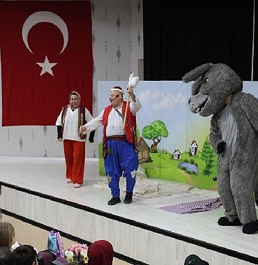 kartepeli-cocuklar-tiyatro-ve-eglenceyle-bulustu.jpg
