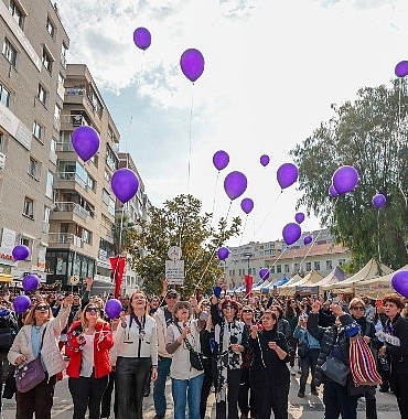 konakta-kadin-emegi-ve-dayanismasina-festival-gibi-kutlama.jpg